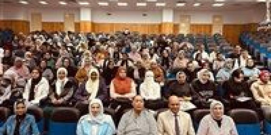 اعلام الجمرك يناقش الاستراتيجية المصرية لمواجهة التحديات.. مع شباب جامعة الإسكندرية