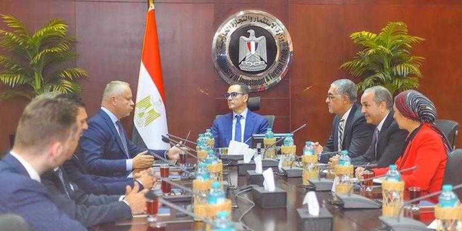 وزير الاستثمار والتجارة الخارجية يستعرض مع وفد ... - نبض مصر