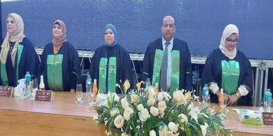 احتفال مميز بتخريج دفعة جديدة من كلية التمريض في جامعة القاهرة وتكريم المتميزين - نبض مصر