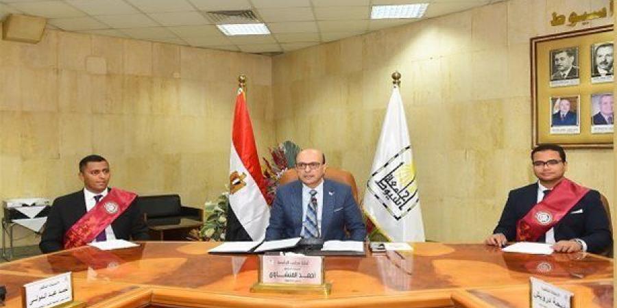 رئيس جامعة أسيوط يلتقي بمجلس اتحاد الطلاب الجديد للعام الجامعي 2024-2025 - نبض مصر