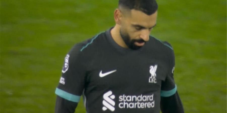 تصرف غير متوقع من محمد صلاح بعد نهاية الشوط الأول من مباراة ليفربول ووست هام (فيديو) - نبض مصر