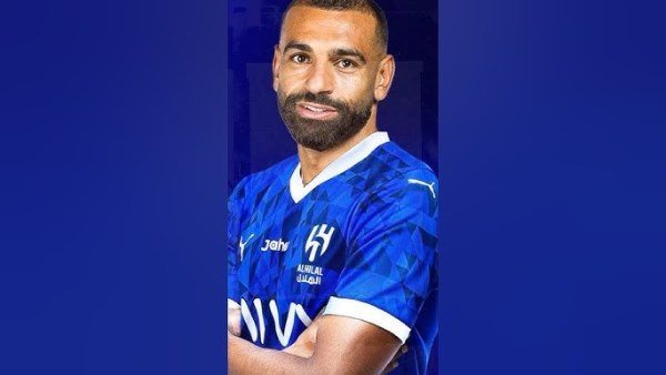 هل انتقل محمد صلاح إلى الهلال؟.. ما سر الصورة المتداولة على مواقع التواصل الاجتماعي؟؟