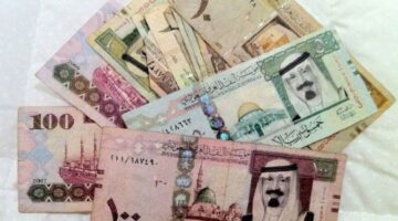 استقرار سعر الريال السعودي عند آخر انخفاض سجله خلال التعاملات البنكية.. تفاصيل