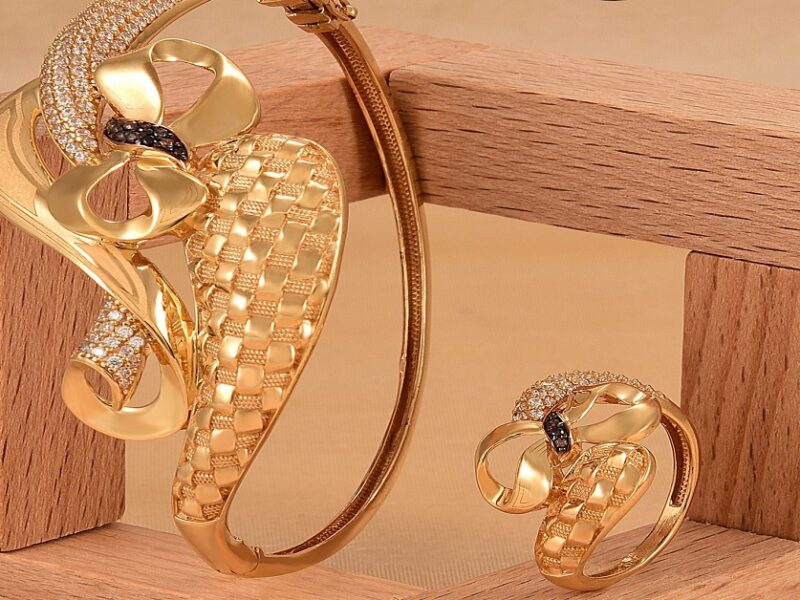 سعر الذهب اليوم 10/11| أسعار عيار 21 بيع وشراء لتعاملات السبت بمكاسب 75 جنيه للجرام