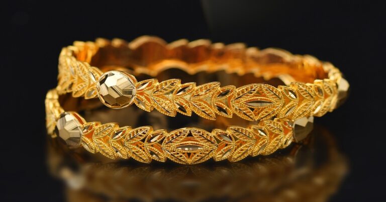 سعر الذهب اليوم عيار 21 في الإمارات| بسعر البيع والشراء والمؤشرات الفورية للجرام الاثنين 6-10-2025