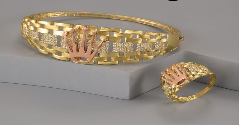 سعر الذهب في مصر بالمصنعية| عيار 21 يصل لمستوي تاريخي بتعاملات البيع والشراء مساء الاثنين 6-10-2025