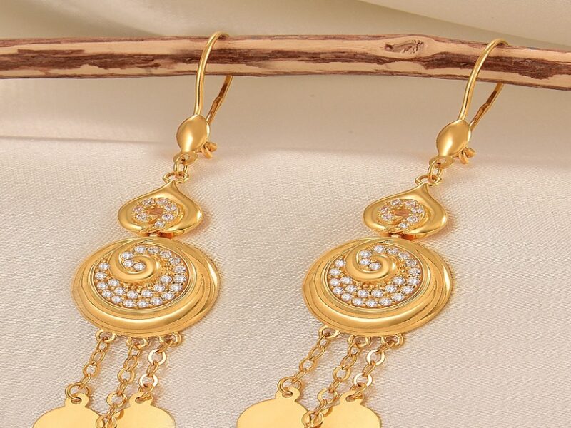 سعر الذهب اليوم عيار 18| بكم تبيع الصاغة في مصر وبكم تشتري الأربعاء 8-10-2025