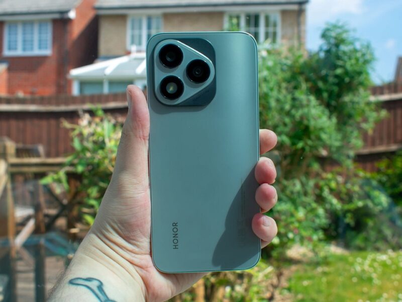 قبل ما تشتري!.. تعرف على مواصفات هاتف HONOR 400 Lite ملك الفئة المتوسطة الجديد