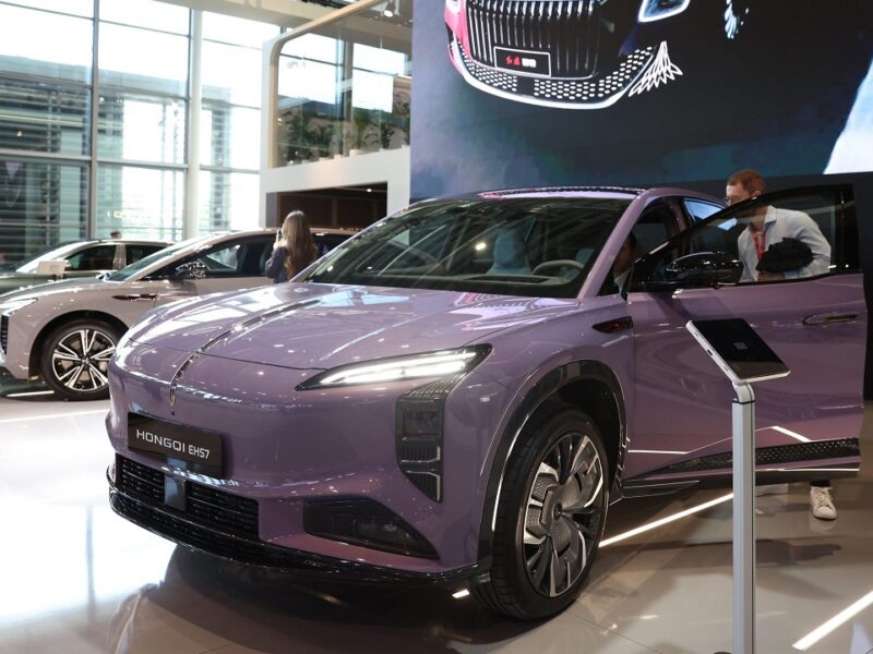 دلوقتي في مصر.. سيارة هونشي EHS7 الكهربائية الصينية تنافس الأوروبي بمدى 660 كم وبسعر لا يصدق!