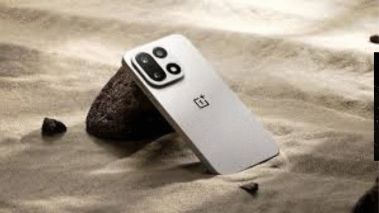 OnePlus 15 يحصل على أول تحديث عالمي بعد يوم من إطلاقه مع تحسينات سريعة وأمان نوفمبر 2025