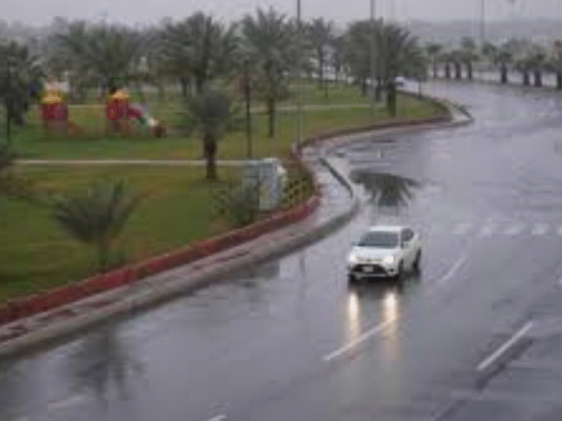 تقلّبات جوية واسعة في السعودية: أمطار غزيرة وعواصف رعدية على عدة مناطق وانخفاض لافت في درجات الحرارة