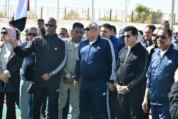 انطلاقة جديدة في الرياضة – وزير الشباب والرياضة يشهد مسيرة ‘صحتك في المشي’ ويحتفل بافتتاح ملاعب جديدة في الوادي الجديد