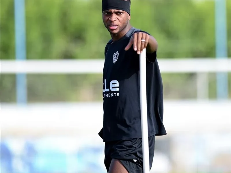 في ساعات حاسمة، الزمالك يقرر مصير شيكو بانزا في معسكر الفريق