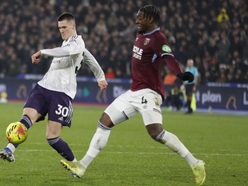 مانشستر يونايتد يواجه تحديًا جديدًا أمام وست هام في الدوري الإنجليزي