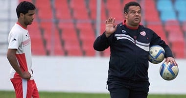 تطورات جديدة في عالم الرياضة: إقالة ماهر الكنزاري من قيادة الترجي التونسي