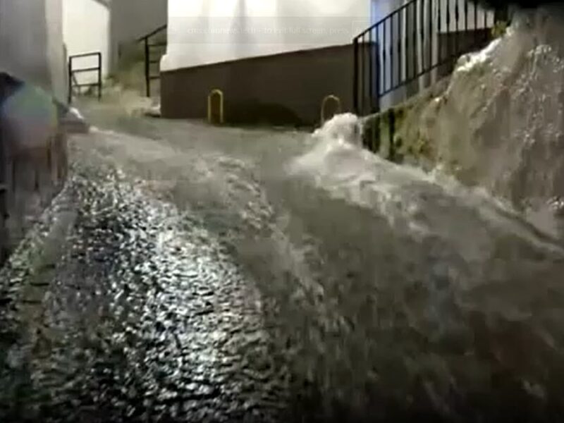 عواصف قوية تدمر مدينة أوبريكي بفعل سيول جارفة في إقليم قادس الإسباني