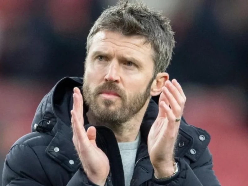 آفاق التحدي: مايكل كاريك يؤكد قوة المهاجمين في توتنهام وقدرتهم على اختراق دفاع مانشستر يونايتد