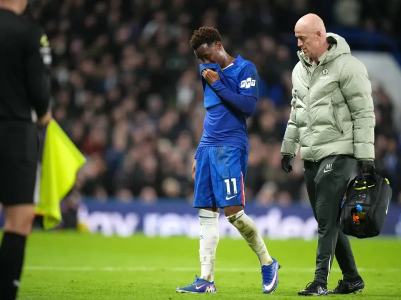 غياب غيتنز عن الملاعب يثير القلق بسبب الإصابة