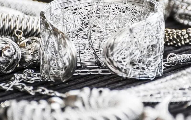 الفضة تشهد تدفق نصف مليار دولار من استثمارات الأفراد على الرغم من تراجع الأسعار