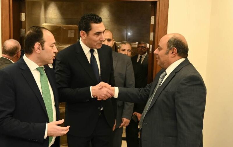 انطلاقة جديدة: وزير الشباب والرياضة يستعرض قطاعات الوزارة في يومه الأول