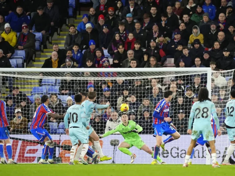 بيرنلي يصنع المفاجأة ويحقق فوزًا مدويًا على كريستال بالاس