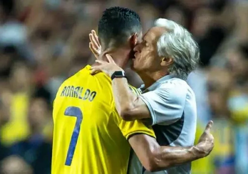 عودة مثيرة بعد الطوفان، كريستيانو رونالدو ينضم لتدريبات النصر استعدادًا لمواجهة الاتحاد