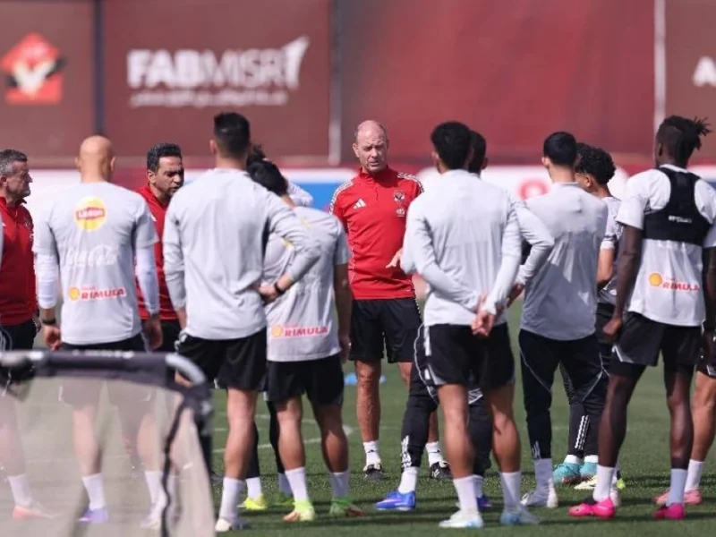 استعدادات الأهلي تكتمل في التتش قبل رحلته إلى الجزائر