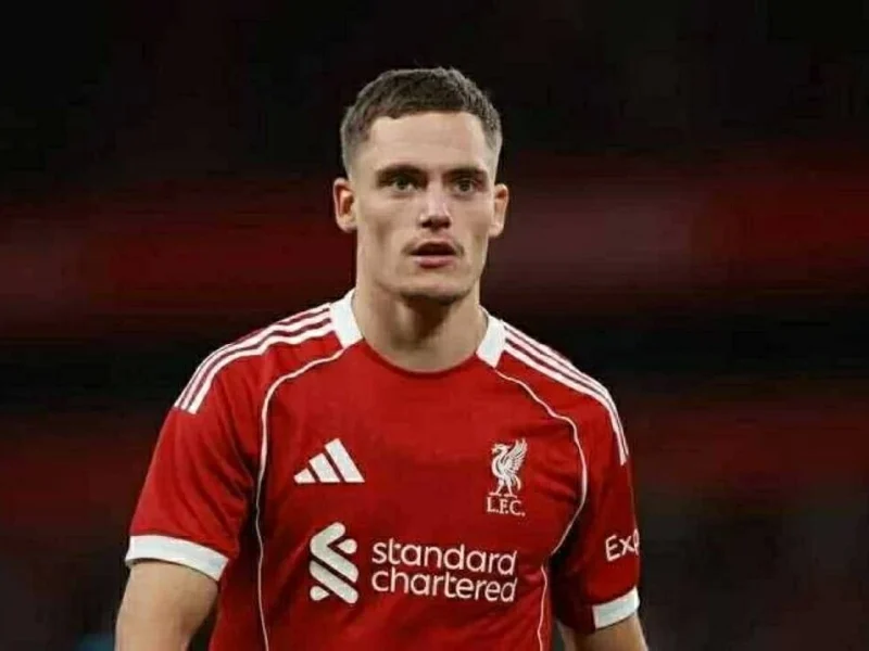 نجومية ليفربول تتألق: النجم الأبرز في سباق جائزة لاعب الشهر بالبريميرليج