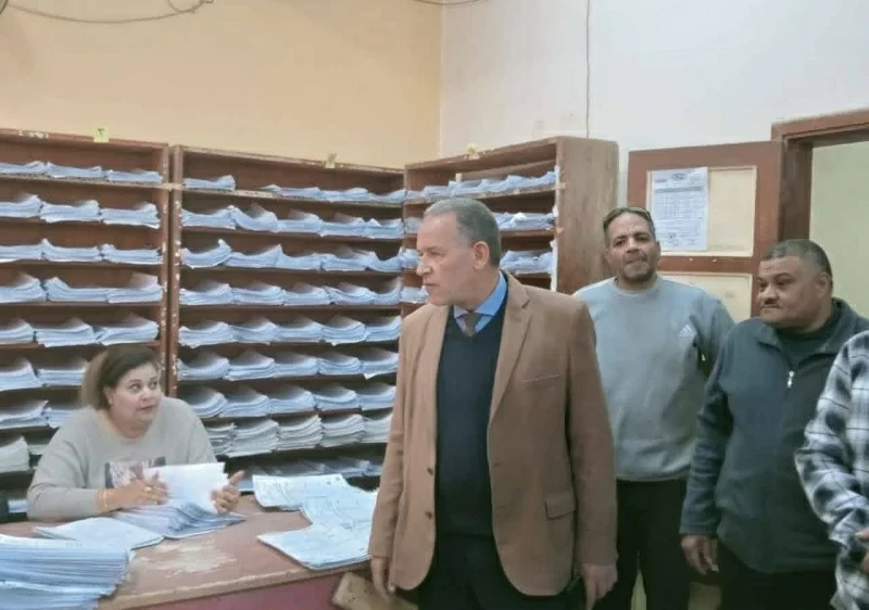 مدير تعليم أسيوط يقوم بجولة تفقدية في كنترول الشهادة الإعدادية ويعلن عن اعتماد النتائج الأسبوع المقبل
