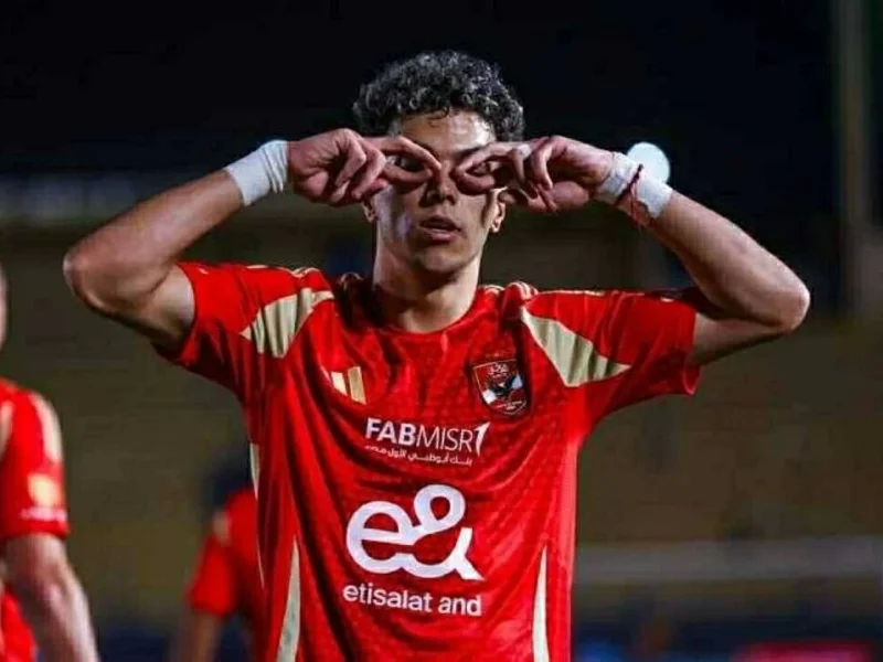 “مفيش لاعب مقيد يقول مش مسافر”: عضو مجلس الزمالك يثني على موقف الأهلي في قضية إمام عاشور