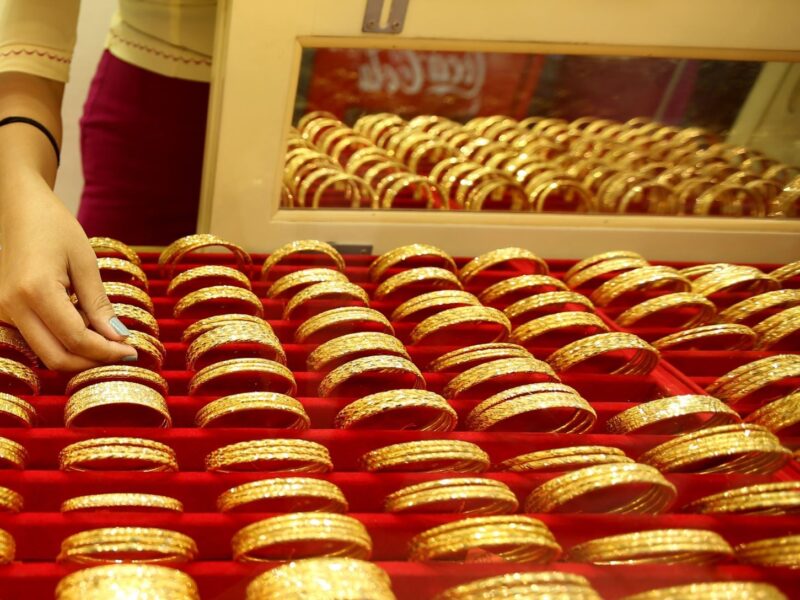 الخبراء يحذرون من مخاطر المضاربات مع ارتفاع أسعار الذهب والفضة ثم تراجعها المفاجئ