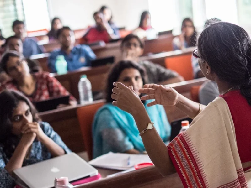 المؤسسات التعليمية تعلن الحرب على نقص المواهب في قطاع التعليم العالي