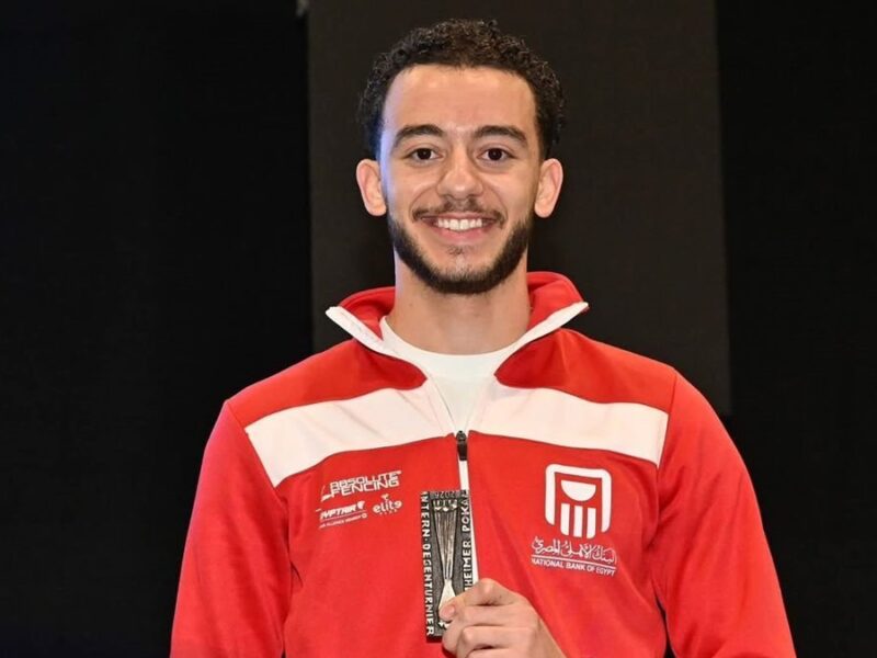 تهنئة متميزة من وزير الشباب لمحمد السيد بعد تحقيقه برونزية كأس العالم لسلاح المبارزة