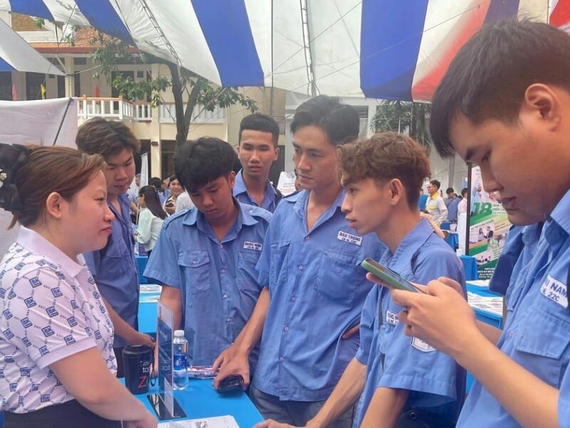 اكتشاف قائمة مؤسسات التعليم المهني المعتمدة بجودة عالية في مدينة هو تشي منه