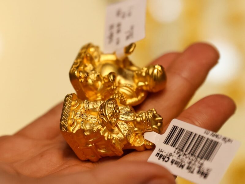 زيادة ملحوظة في أسعار الذهب بواقع 8 ملايين دونغ فيتنامي للأونصة خلال الأسبوع الماضي