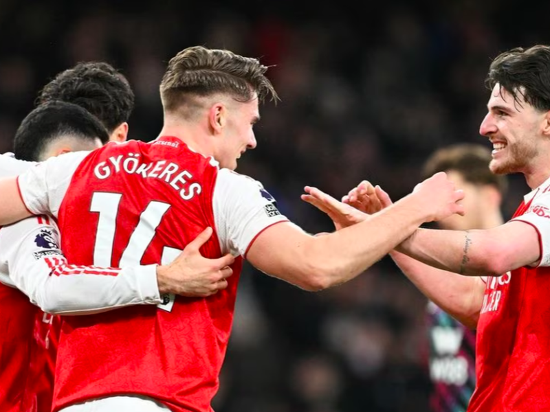 مع تصعيد أرسنال بعد الفوز على سندرلاند، المنافسة تشتعل بين مانشستر سيتي وليفربول