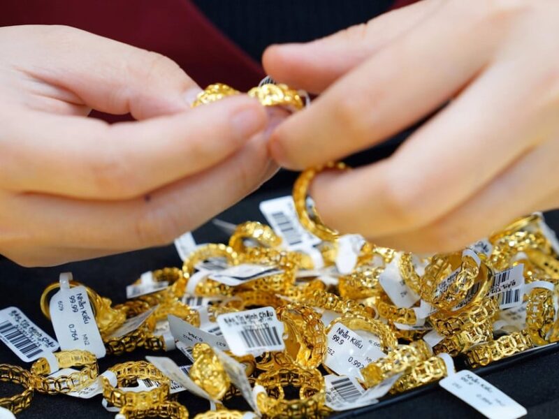 ارتفاع سعر الذهب في شركة SJC بمقدار 8 ملايين دونغ فيتنامي مقارنة ببداية الأسبوع الماضي