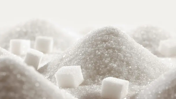ارتفاع أسعار السكر إلى 25 ألف جنيه للطن في موسم الطلب المتزايد