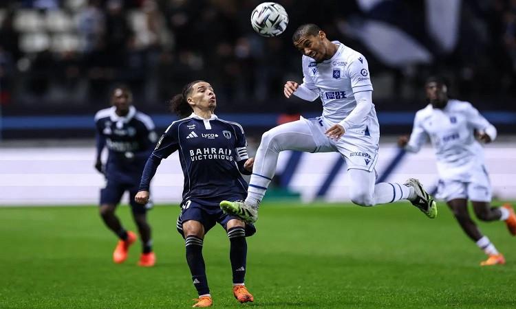 ““التحليل الكامل لمباراة أوكسير وباريس إف سي: انتهاء اللقاء بالتعادل السلبي”