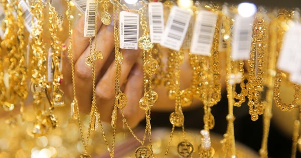 ارتفاع حاد في أسعار الذهب والفضة يشعل تساؤلات المستثمرين