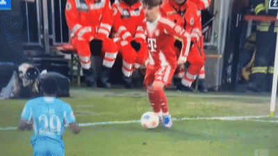 خطأ فادح للاعب بايرن ميونخ الموهوب يثير الجدل في عالم كرة القدم