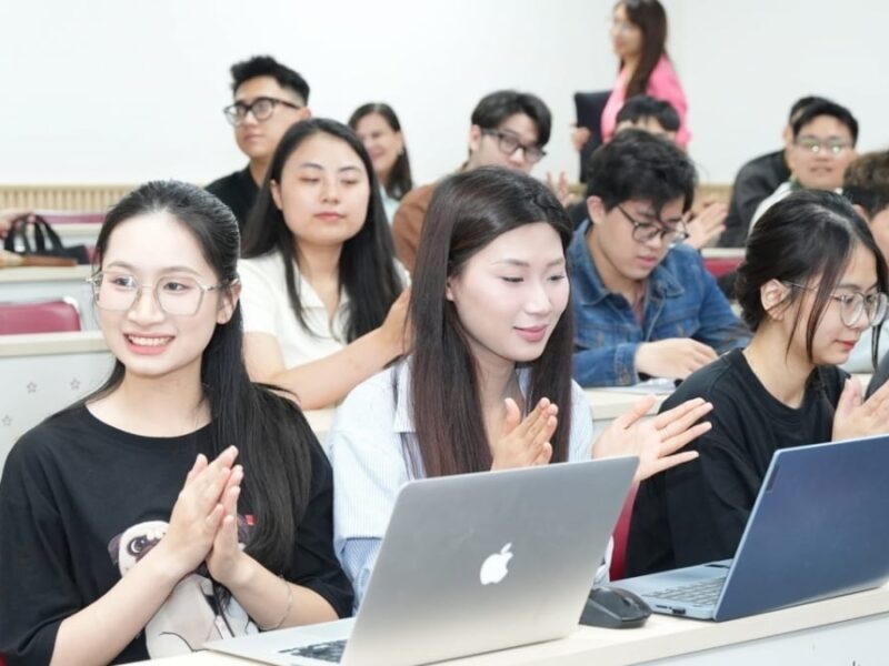 استراتيجيات التعليم في فيتنام: من قرار المؤتمر الرابع عشر للحزب إلى تعزيز القوة الناعمة