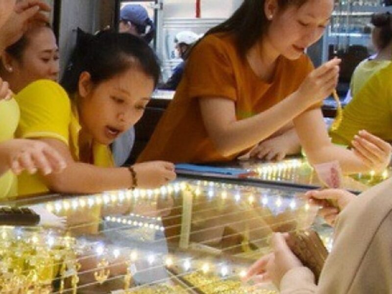 أسعار الذهب تحافظ على استقرارها عند 181 مليون دونغ فيتنامي للأونصة