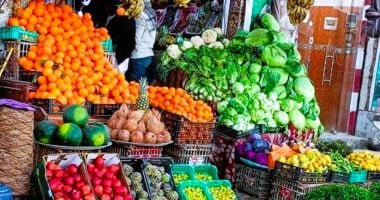استعراض أسعار الخضار والفاكهة في المجمعات الاستهلاكية اليوم الأحد 8 فبراير 2026