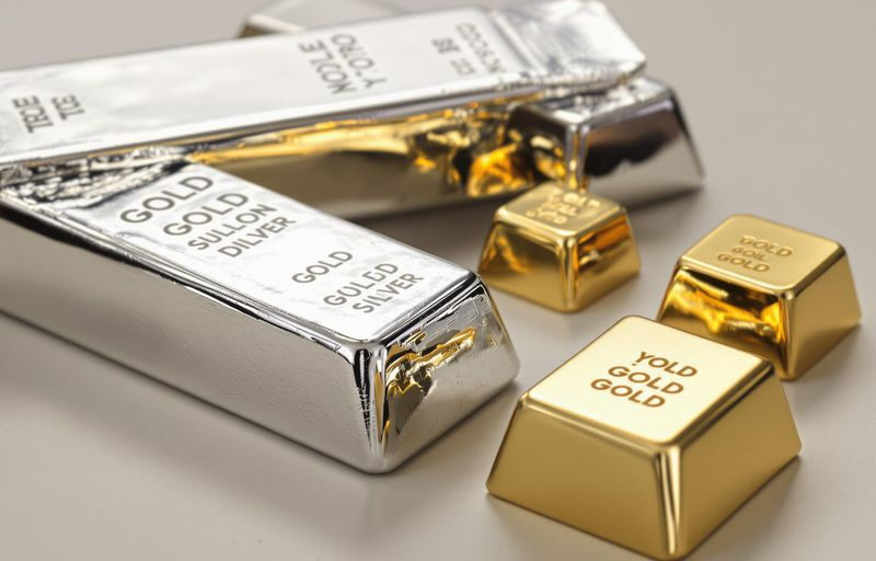 تغيرات ملحوظة في الأسواق: انخفاض الذهب المحلي وزيادة قوية في أسعار الفضة