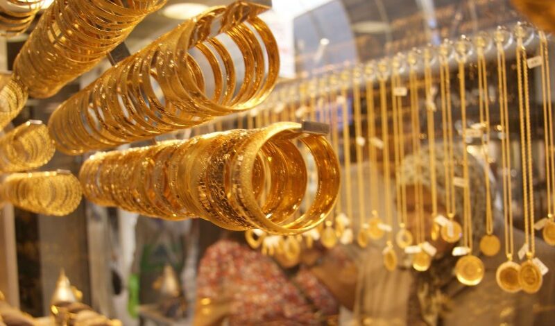 مكاسب عالمية تجلب الأمل في سوق الذهب بينما تواصل الأسعار المحلية تراجعها