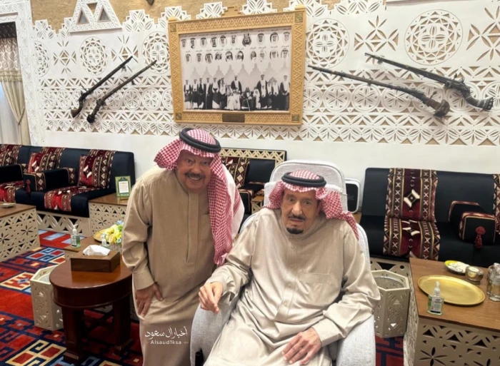 صور حديثة لخادم الحرمين الشريفين مع ثلاثة أمراء تعكس الروح الوطنية