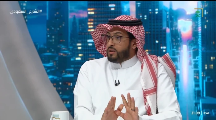 “يعيش حالة ندم ما ينساها”… محامٍ يسرد تفاصيل قصة مؤلمة تُلقي الضوء على أب ورّط ابنه في تهريب خادمتين مخالفات