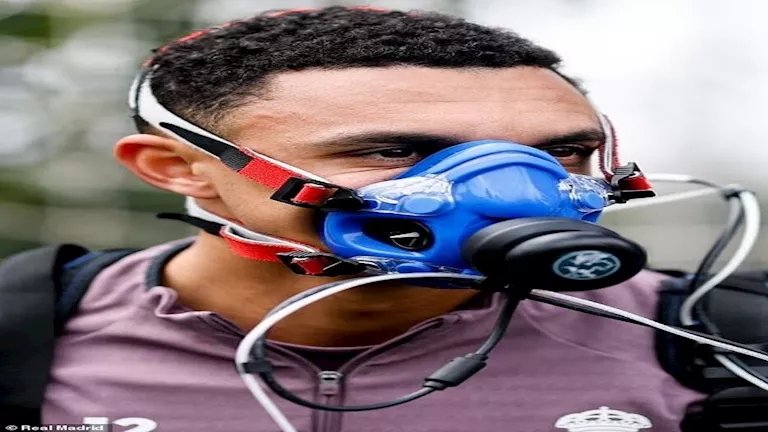 ما سبب اختيار لاعبي ريال مدريد لأقنعة غريبة خلال التدريبات؟