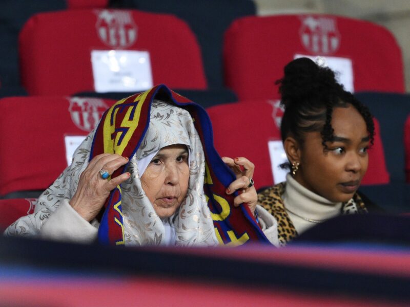 دعم جماهيري حماسي من جدة لامين جمال خلال مباراة مايوركا